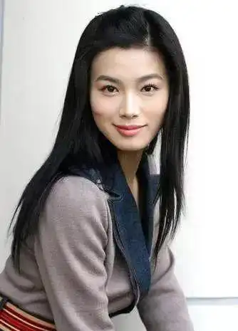 从t台第一美女,到藏区古寺尼姑,名模包海青经历了什么?