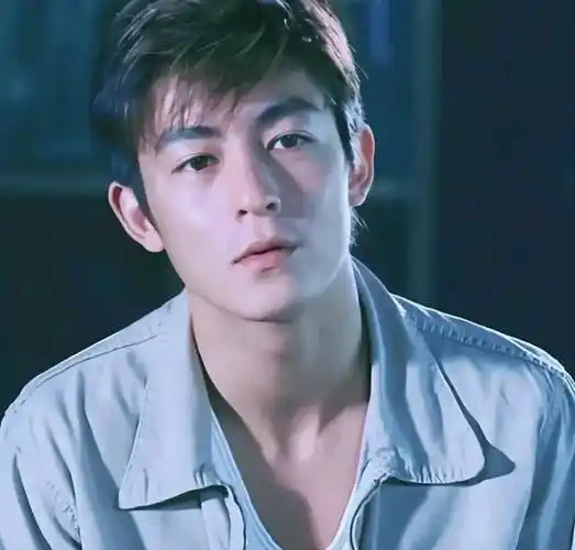 陈冠希一家三口同框,7岁女儿长腿随妈妈,一家人搬到东京居住