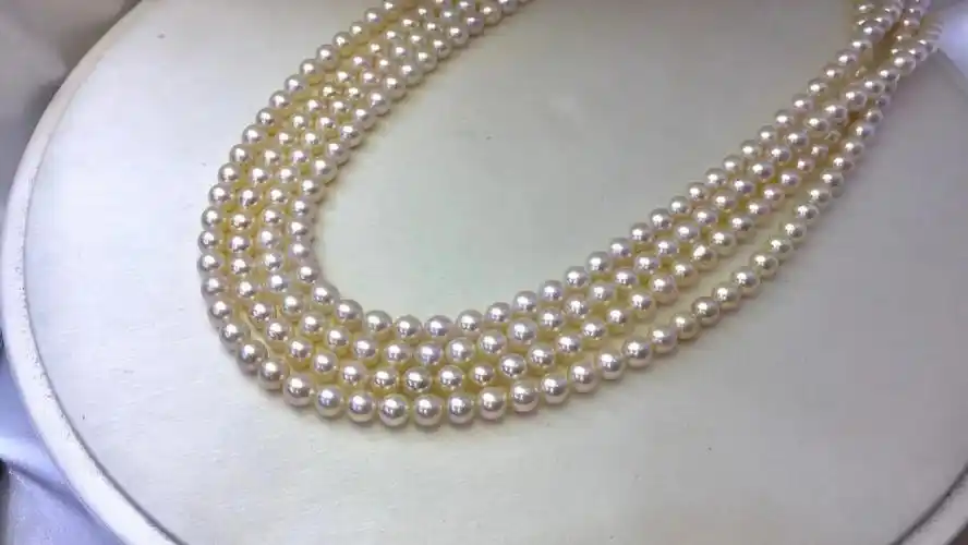 奶油珍珠项链