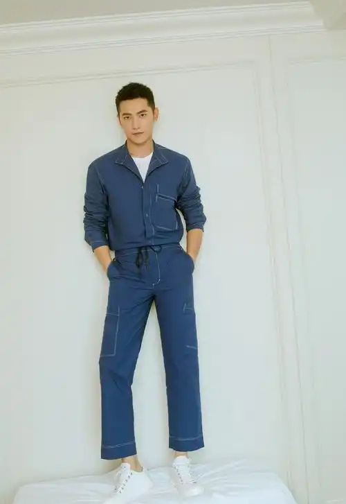 杨洋脚踝好苏啊,脸好看的人哪哪都好看～@杨洋