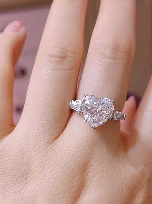 18k金5克拉心形莫桑钻戒