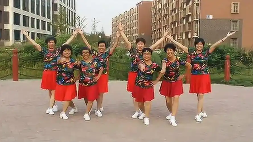 经典舞台必选舞蹈,广场舞变队形水月亮_腾讯视频