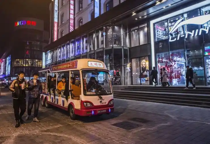 火树银花灯光璀璨一一春节前津城逛街随拍近半年来,第一次晚上逛街