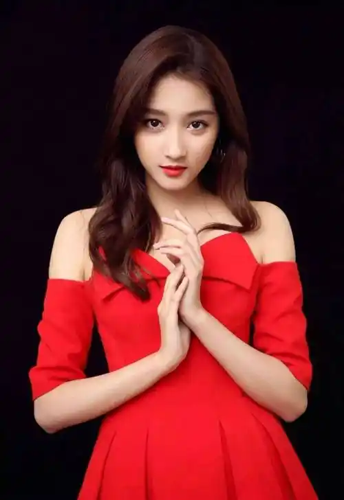 原创关晓彤的腿到底多长呀瞅瞅她平时的照片都感受到了吧