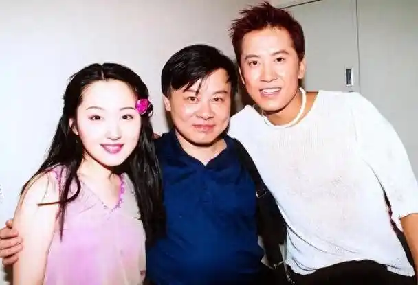 杨钰莹和赖文峰分手25年后的故事:一个满堂儿女,一个不婚不孕