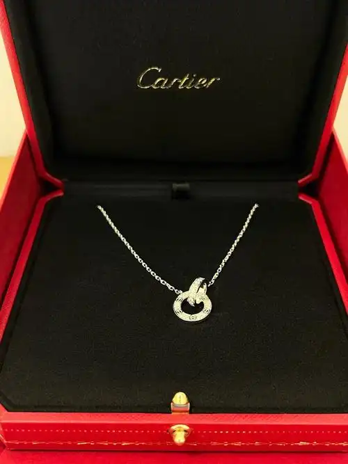 女生的快乐项链卡地亚