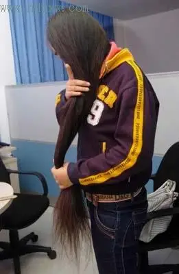 16岁女孩急卖十年的长发