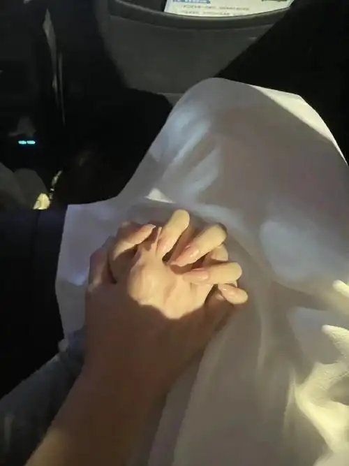 现在已经成功牵手啦,小姐姐说我们靠谱,真实,给菌菌点个赞