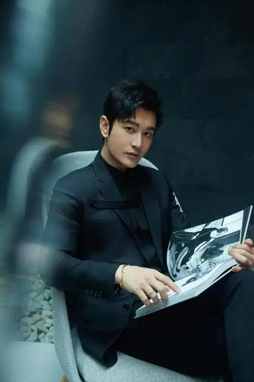 型男教主黄晓明,依然帅气无敌