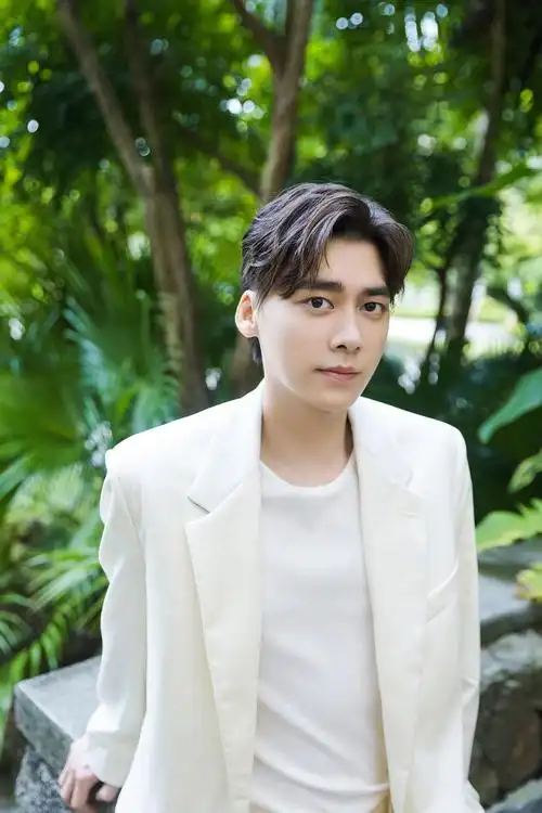 24 李易峰】清新满溢,万物葱茏积攒了许久的想念,终于又能再次相见啦
