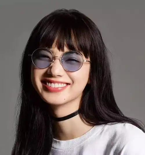 戴眼镜可以弄八字刘海吗