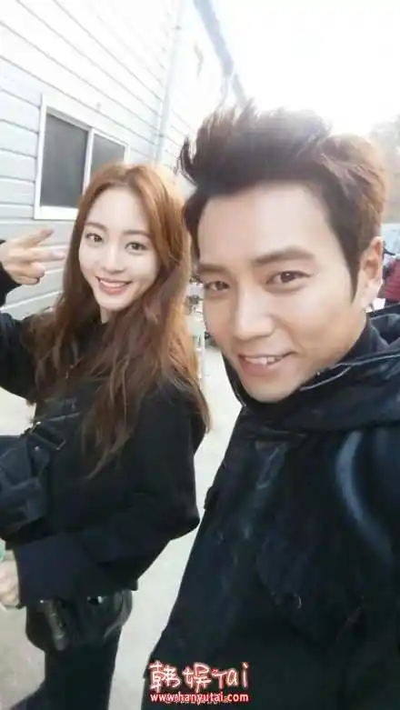 《美女的诞生》韩艺瑟-朱相昱合照公开,登对的