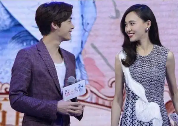 李易峰唐嫣疑似公开恋情