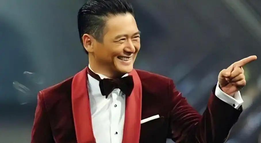 回顾:周润发香港豪宅曝光,高墙密布电网,网友:这叫豪宅?