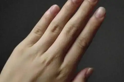 手指长的女人命运大多有较强的自尊心财运出色