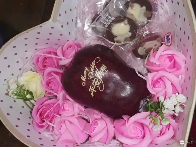 看样子我人缘欠好,看朋友圈都在晒平安果,圣诞节礼物