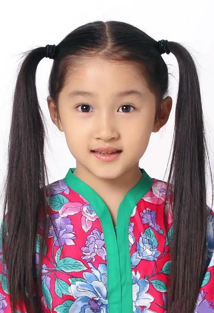 王牌对王牌#关晓彤真是从小美到大啊!