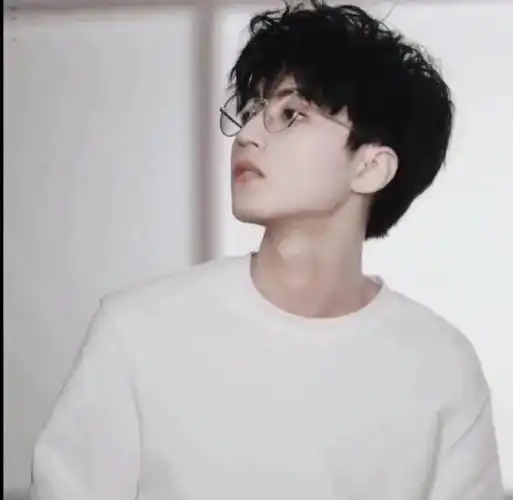 王俊凯323032333635头像