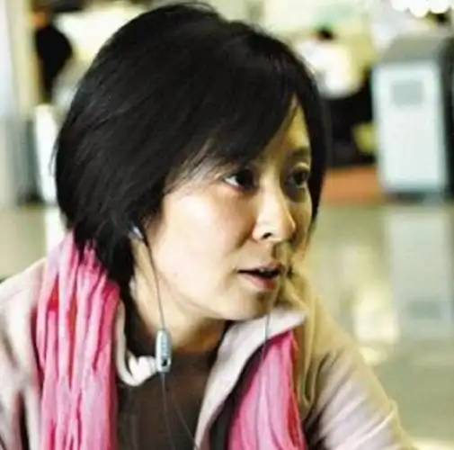 回顾王京花嫁给演员董志华结婚被宠成宝影帝儿子是她的骄傲