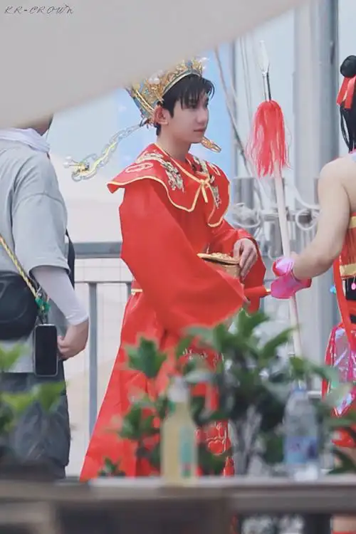 王源超话#为君加冕,伴君成王#  财神来敲门78神界编制96  @tfboys