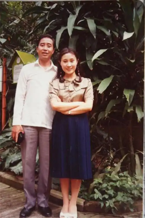 回顾丁岚巅峰时远走他乡回国后经商成亿万富婆58岁仍孤身一人