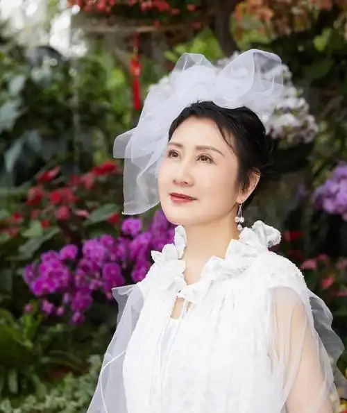 每次看到她,我都觉得心情特别舒畅,这种感觉真的难以言表啊!听说没?