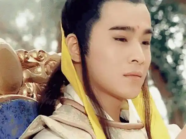 多少人惊艳于他眉间那一点朱砂乔有一种雌雄莫辨的美少年气质,更难得