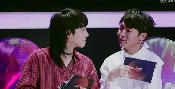 原创原创明日之子2华晨宇和吴青峰在节目中互动杨幂两个人好甜啊