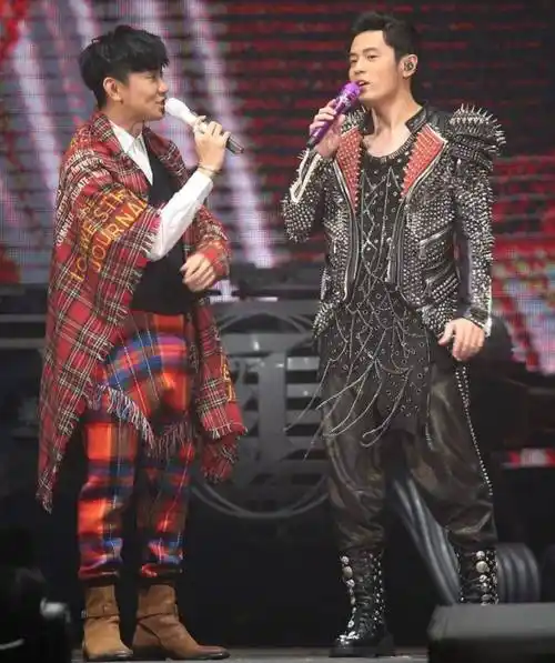 天王与偶像的区别,"牛桃鹿"合体被群嘲,周杰伦林俊杰太惊艳
