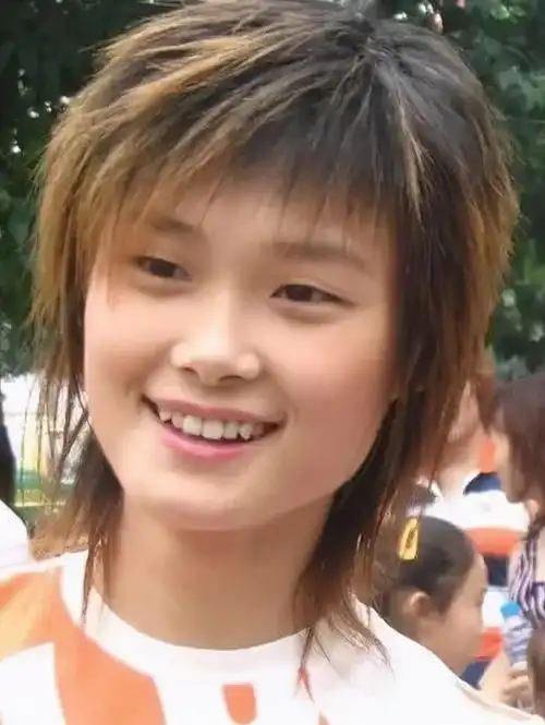 李宇春是从"超女"选秀出道的,这些年超女们还做音乐的就剩李宇春和