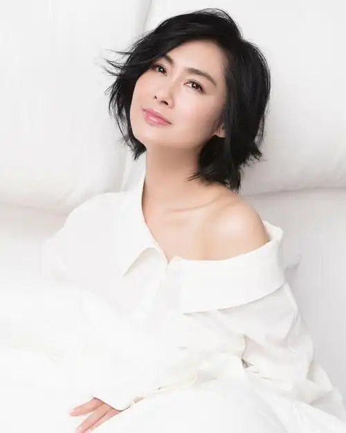 47 岁朱茵从《逃学威龙》到「紫霞仙子」一路美到现在都没变!秘诀是