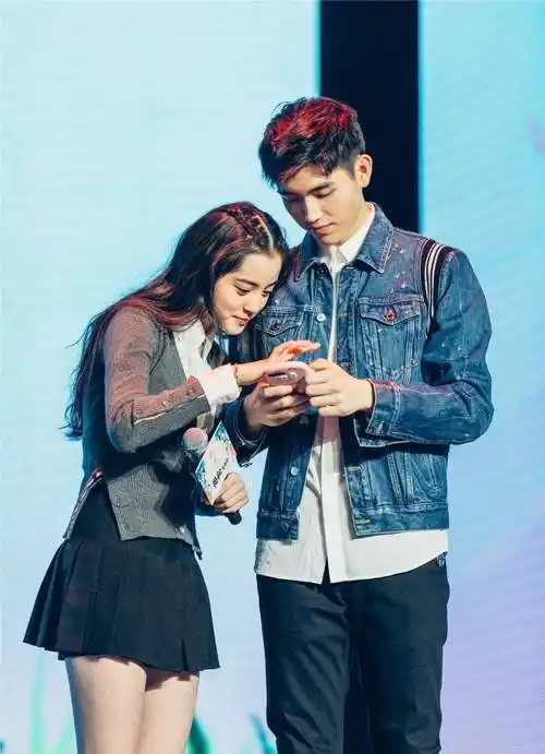 陈飞宇点赞王一博黑图后又取关欧阳娜娜 两件事接连发生只是巧合?