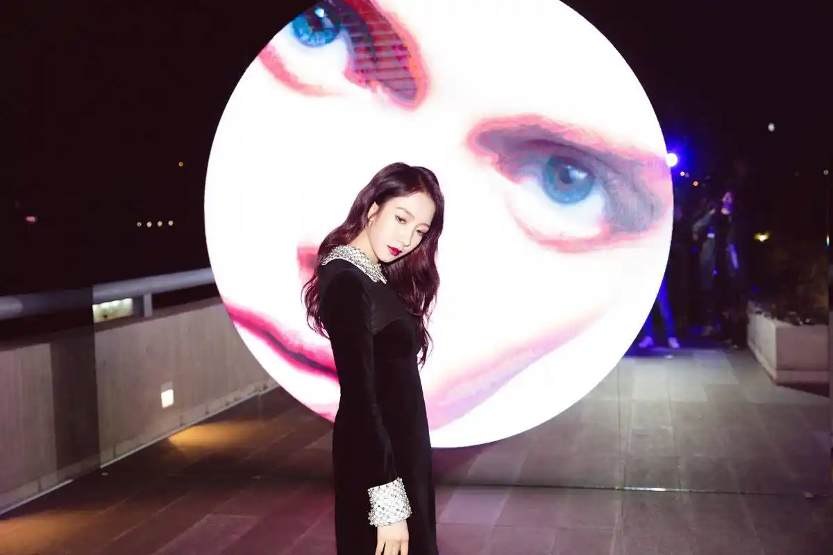 在杨芸晴说孟美岐"邋遢"的时候,你们注意到其她成员的表情了吗