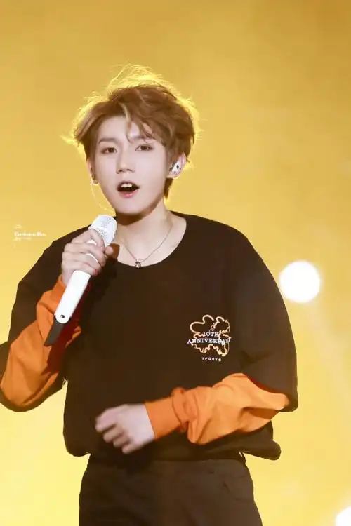 王源超话#王源#是周年无敌可爱帅气广受好评的王源呀