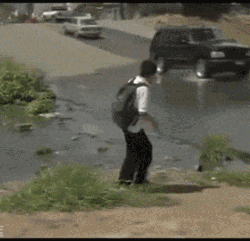 走路奔跑摔倒湿透了gif动图_动态图_表情包下载_soogif