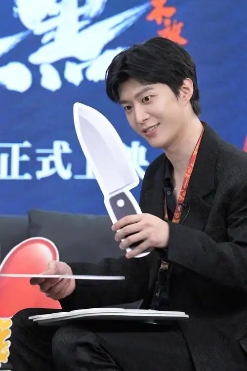 范丞丞用886回应领导画饼##范丞丞新浪扫楼生图##范丞丞把刀放下