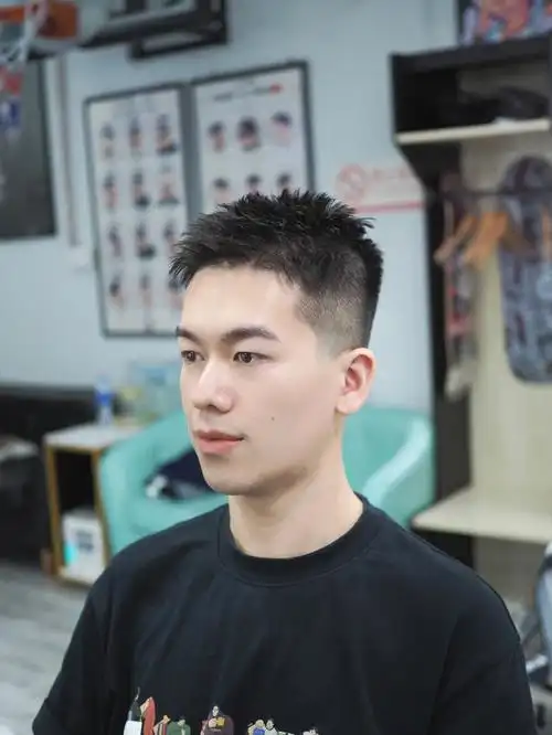 一款无须打理的男生短发,可取适量发泥搓乱即可#男生发型  #学生党