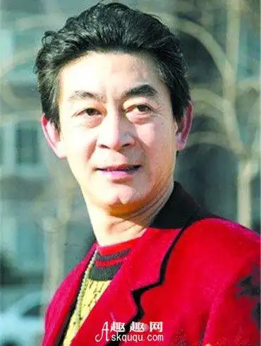 六小龄童六小龄童本名章金莱,身高172cm,1959年4月12日出生于上海