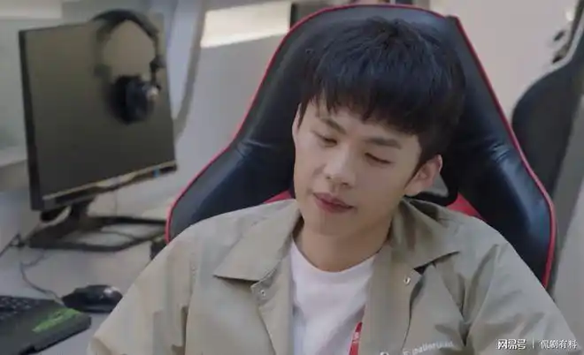 亲爱的热爱的米邵飞为战队累到晕倒亚亚心疼他坚持要陪他