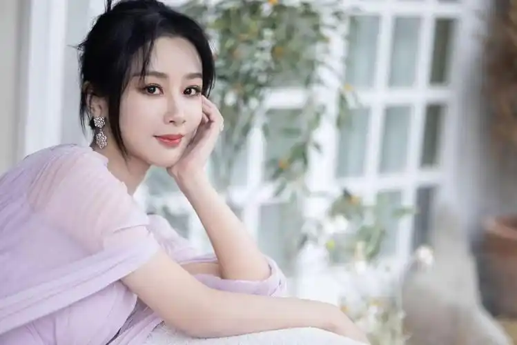 娱乐圈新闻是微博_"微博之夜"颁奖:杨紫,肖战,王一博-天晟网