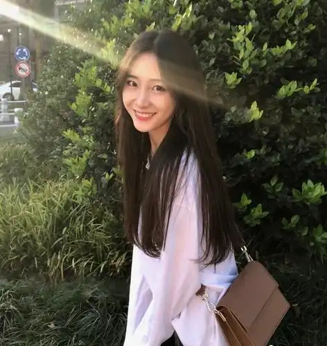 网红美女李梦恩baby个人生活照图片抖音女神李梦恩微博私房照写