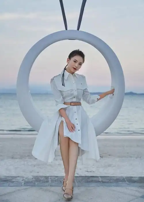 刘涛凹女强人人设上瘾了穿斑马裙配大背头气场全开真飒