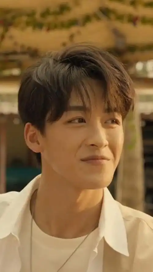 何洛洛新剧造型好帅