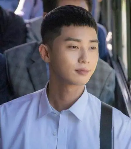 「国民男神」朴叙俊捧红的的栗子头,堪称是本年度最受欢迎的男生发型