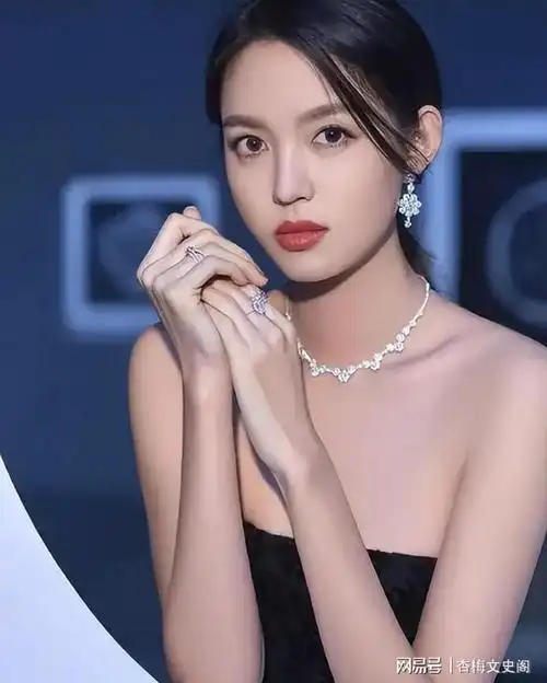 张梓琳:中国首位世界小姐冠军,拒绝30亿富豪追求,却下嫁普通人