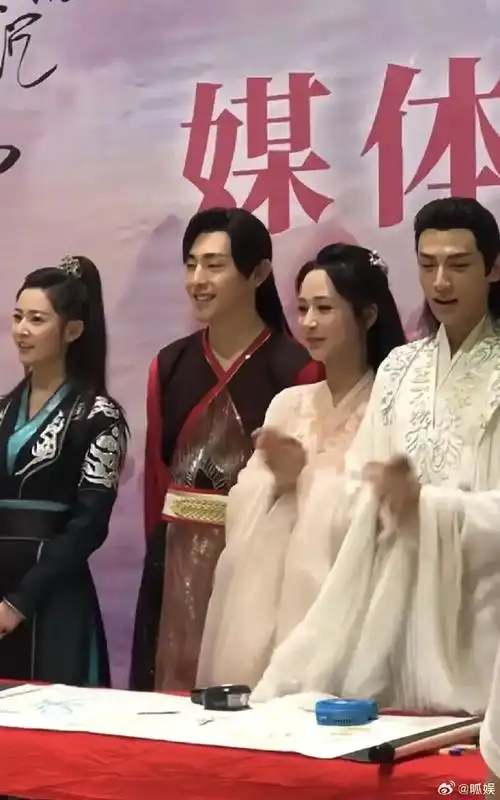 连宣传都没钱,还是杨紫拉下脸找朋友们帮忙宣传的后来爆红,杨紫 邓伦