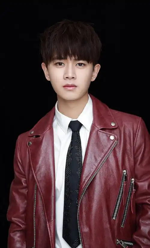 任嘉伦超帅皮衣时尚写真图片46