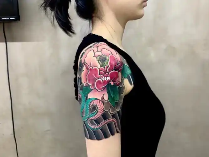 老传统纹身半甲