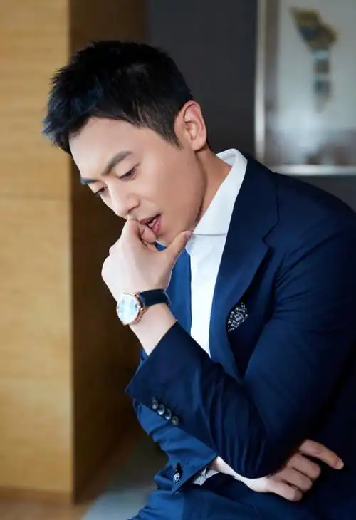 沈佳妮的个人资料简介(为爱回归家庭,嫁给朱亚文婚后生俩娃,一家四口