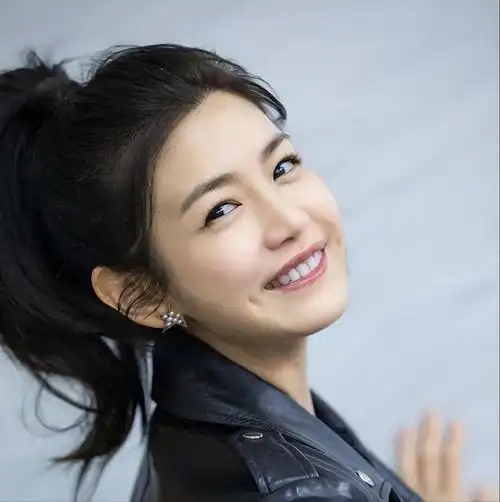 蒋欣和陈妍希曾一同出席过一档综艺节目.